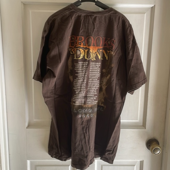 Brooks & Dunn’s concert T-shirt - Picture 5 of 5